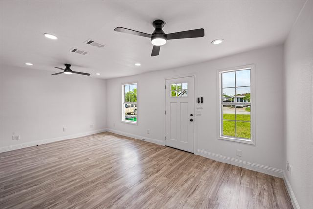 5225 Urbanview Street, Sansom Park, TX 76114