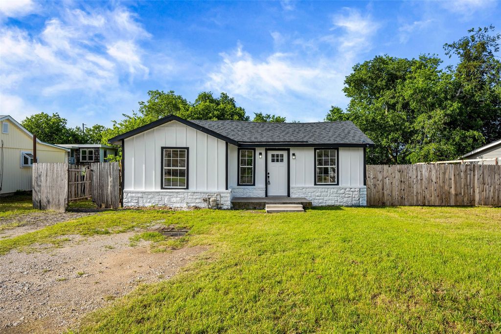 5225 Urbanview Street, Sansom Park, TX 76114