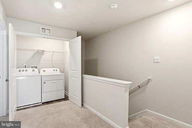 380 LOCUST RUN DR, York, PA 17404