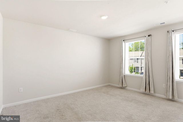 380 LOCUST RUN DR, York, PA 17404
