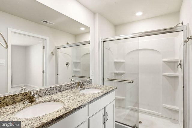 380 LOCUST RUN DR, York, PA 17404