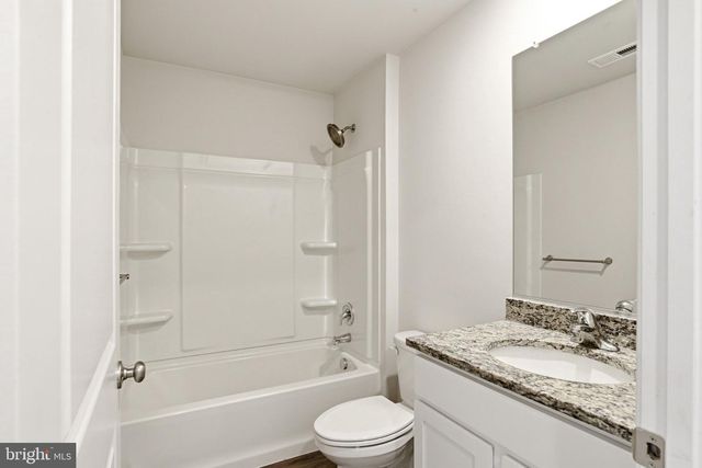 380 LOCUST RUN DR, York, PA 17404