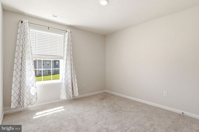 380 LOCUST RUN DR, York, PA 17404