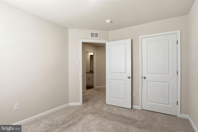 380 LOCUST RUN DR, York, PA 17404