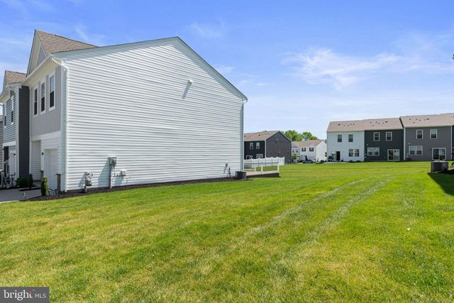 380 LOCUST RUN DR, York, PA 17404