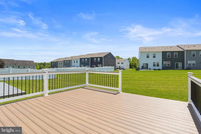 380 LOCUST RUN DR, York, PA 17404