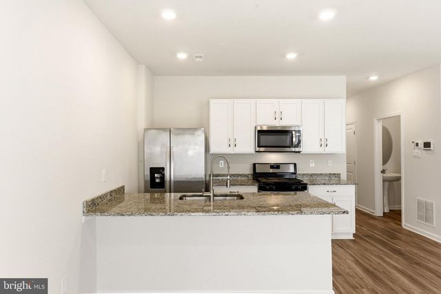 380 LOCUST RUN DR, York, PA 17404