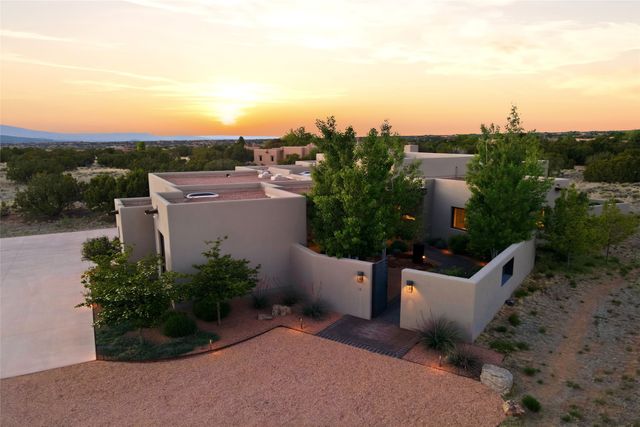 21 Entrada Descanso, Santa Fe, NM 87506