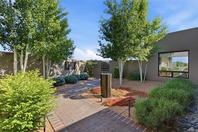 21 Entrada Descanso, Santa Fe, NM 87506