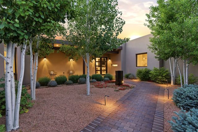 21 Entrada Descanso, Santa Fe, NM 87506