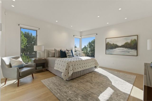 21 Entrada Descanso, Santa Fe, NM 87506