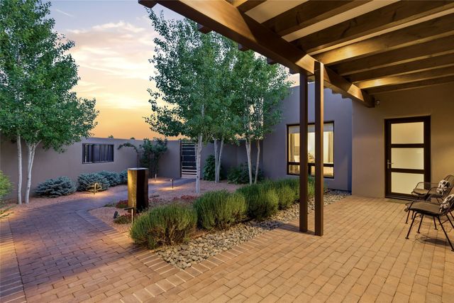 21 Entrada Descanso, Santa Fe, NM 87506