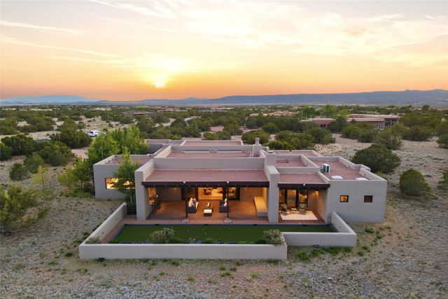 21 Entrada Descanso, Santa Fe, NM 87506