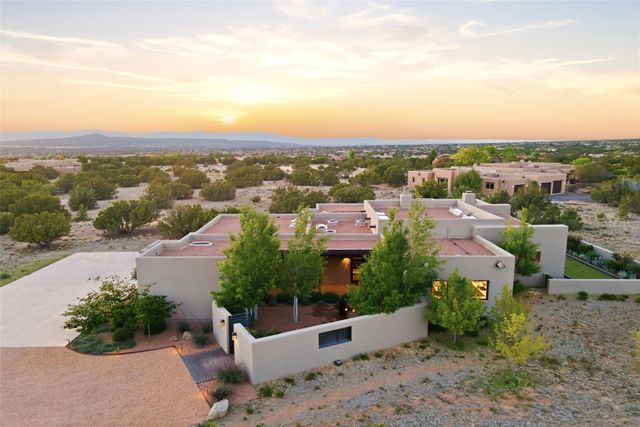 21 Entrada Descanso, Santa Fe, NM 87506