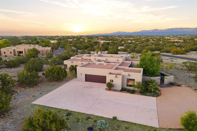 21 Entrada Descanso, Santa Fe, NM 87506