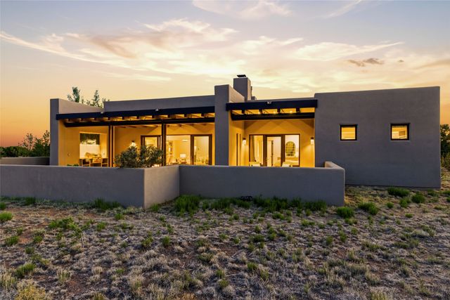 21 Entrada Descanso, Santa Fe, NM 87506