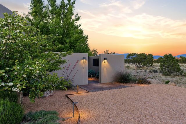 21 Entrada Descanso, Santa Fe, NM 87506