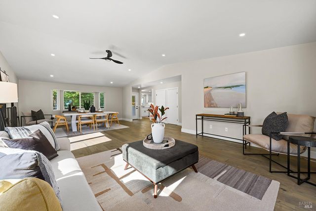 210 Burgundy Rd, Healdsburg, CA 95448