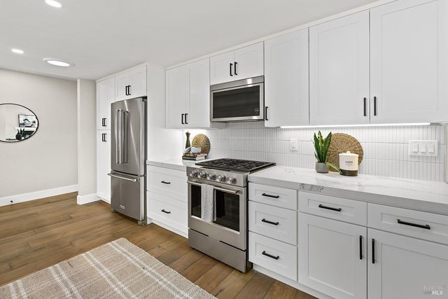 210 Burgundy Rd, Healdsburg, CA 95448