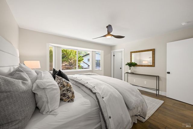 210 Burgundy Rd, Healdsburg, CA 95448