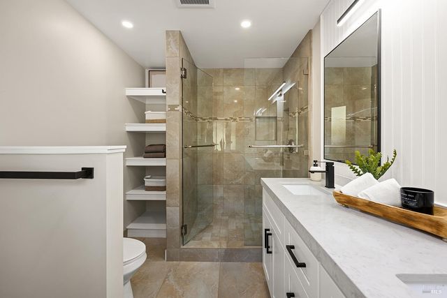 210 Burgundy Rd, Healdsburg, CA 95448