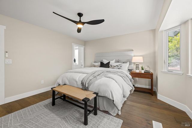 210 Burgundy Rd, Healdsburg, CA 95448