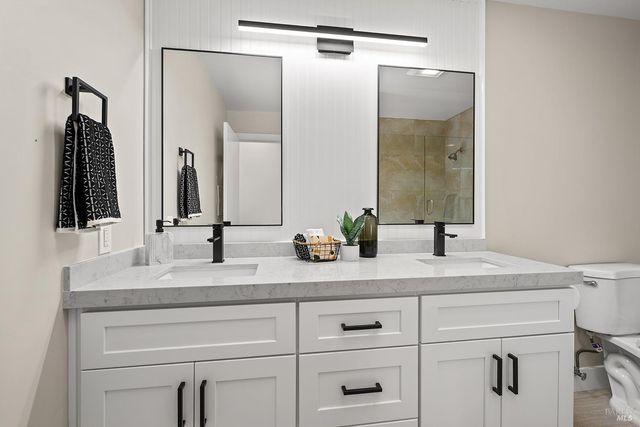 210 Burgundy Rd, Healdsburg, CA 95448