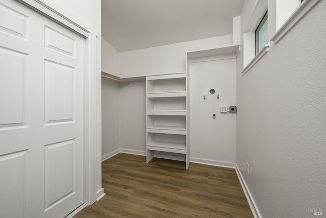 210 Burgundy Rd, Healdsburg, CA 95448