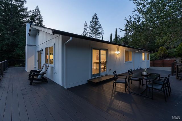 210 Burgundy Rd, Healdsburg, CA 95448