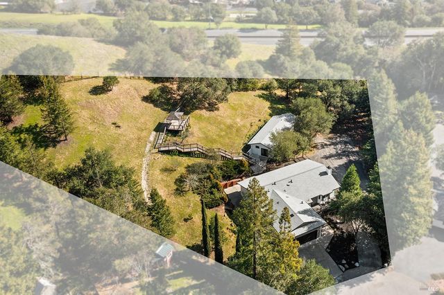 210 Burgundy Rd, Healdsburg, CA 95448