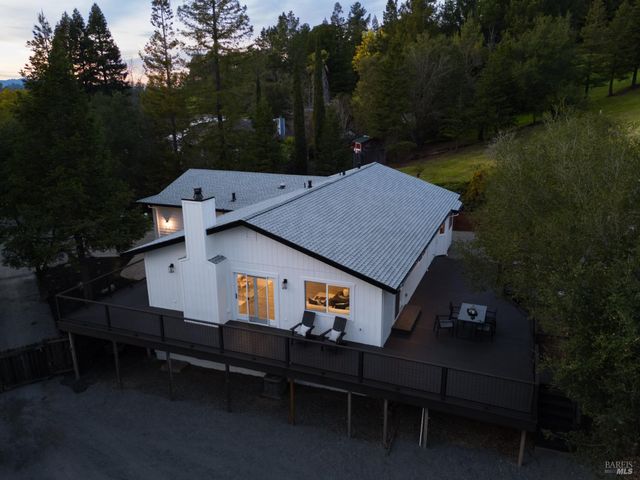 210 Burgundy Rd, Healdsburg, CA 95448