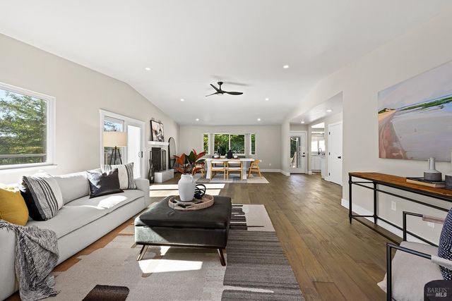 210 Burgundy Rd, Healdsburg, CA 95448