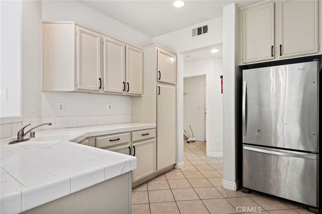 Image 11 of property listing at 39951 Millbrook Way B, Murrieta, CA 92563