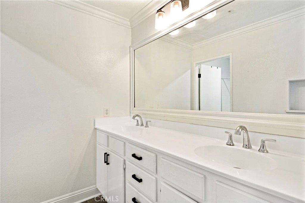Image 20 of property listing at 39951 Millbrook Way B, Murrieta, CA 92563