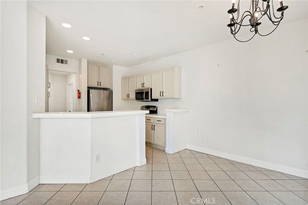 Image 7 of property listing at 39951 Millbrook Way B, Murrieta, CA 92563