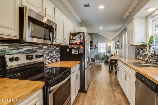 245 Pine Ridge Drive, Waveland, MS 39576