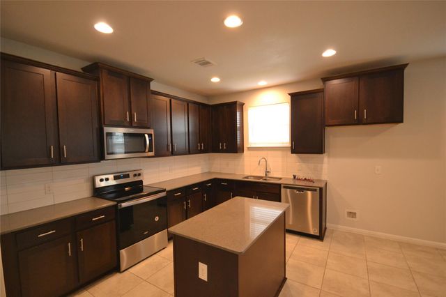 340 La Escalera DR, Leander, TX 78641