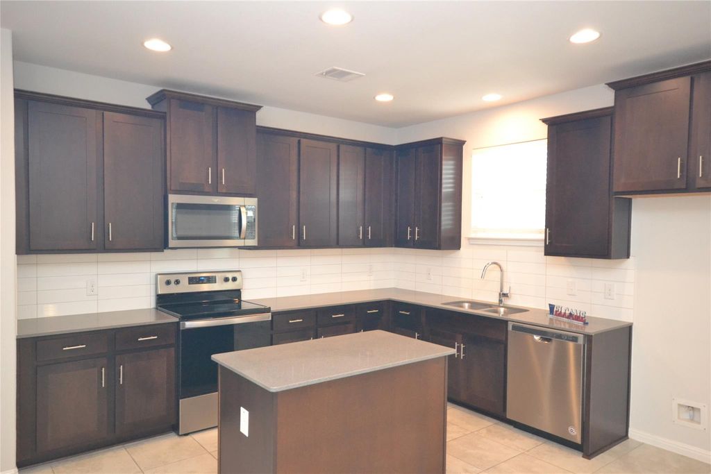 340 La Escalera DR, Leander, TX 78641