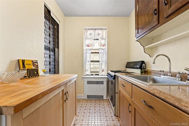 35-35 75th Street 522, Jackson Heights, NY 11372