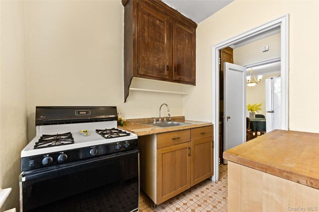 35-35 75th Street 522, Jackson Heights, NY 11372
