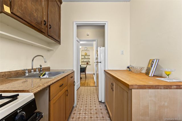 35-35 75th Street 522, Jackson Heights, NY 11372