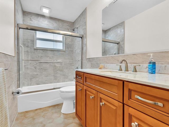 5715 NW 86th Avenue, Tamarac, FL 33321