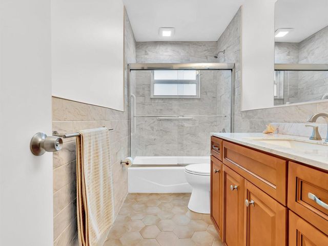 5715 NW 86th Avenue, Tamarac, FL 33321