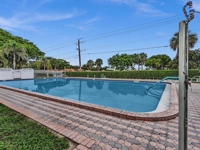 5715 NW 86th Avenue, Tamarac, FL 33321