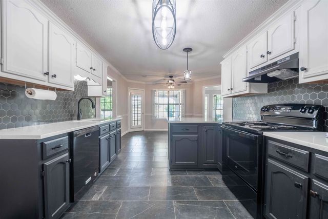 3626 APPLING LAKE DR, Bartlett, TN 38133