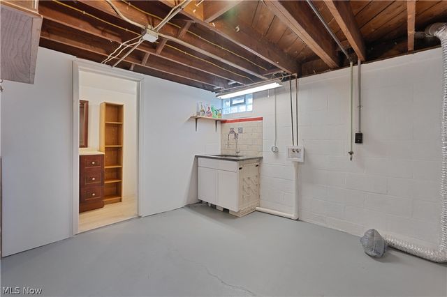 190 Struthers Liberty Road, Campbell, OH 44405