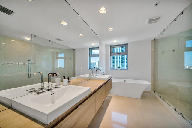 17301 Biscayne Blvd 907, North Miami Beach, FL 33160