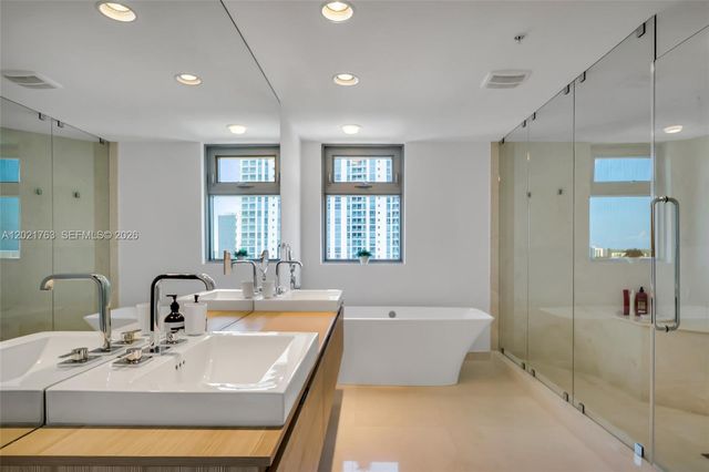 17301 Biscayne Blvd 907, North Miami Beach, FL 33160