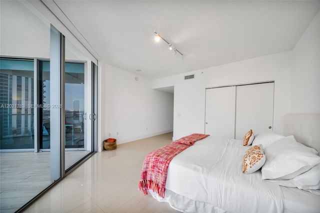17301 Biscayne Blvd 907, North Miami Beach, FL 33160