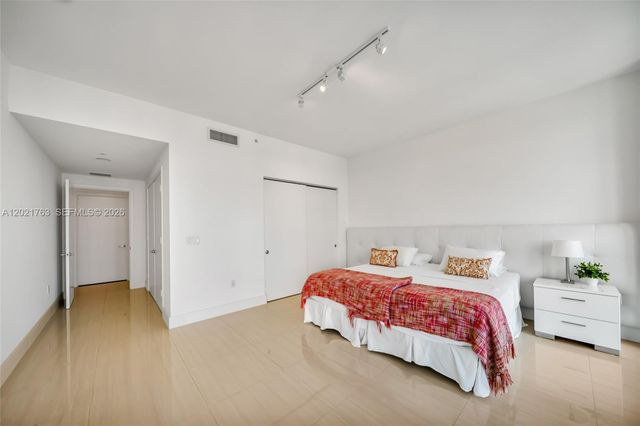 17301 Biscayne Blvd 907, North Miami Beach, FL 33160